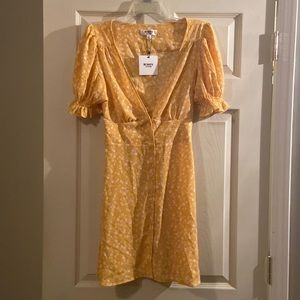 Adorable yellow dress with buttons - size 4